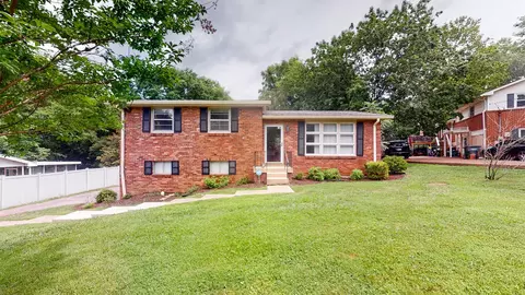 402 Bonnawood Dr, Hermitage, TN 37076