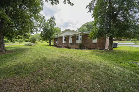 1065 N Spring St, Sparta, TN 38583