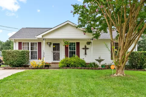 370 Cranklen Cir, Clarksville, TN 37042