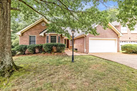 5517 Regatta Blvd, Hermitage, TN 37076