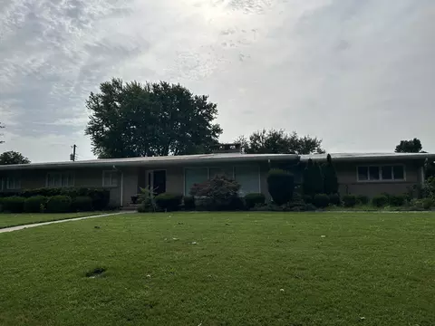 210 Admiral Cir, Lawrenceburg, TN 38464