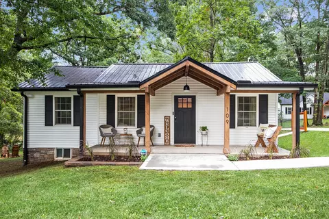 109 Oak Park Dr, Dickson, TN 37055