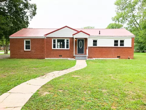 701 Stone Blvd, Tullahoma, TN 37388