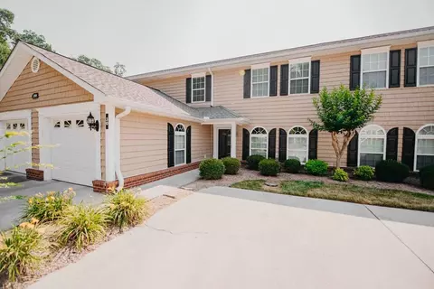 896 Summit Dr E, Dalton, GA 30721