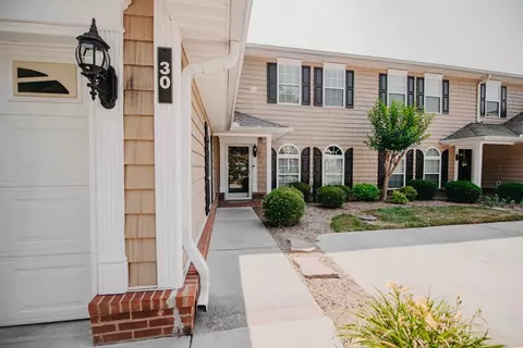 896 Summit Dr E, Dalton, GA 30721 photo 2