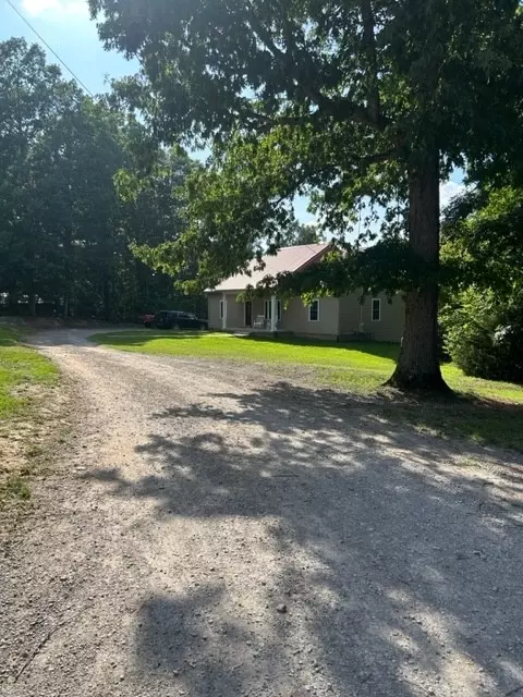 1016 Owen Ct, Ashland City, TN 37015