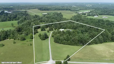 345 Fox Chase Ln, Lafayette, TN 37083