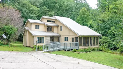374 Sarah Ln, Lynchburg, TN 37352