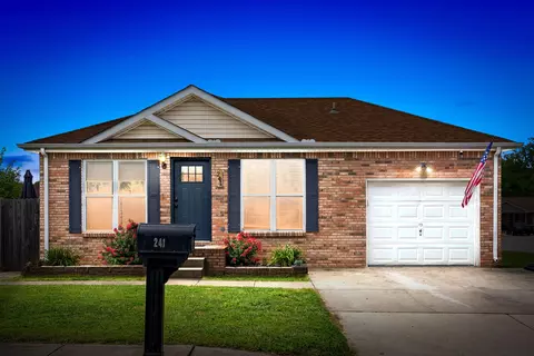 241 Grassmire Dr, Clarksville, TN 37042