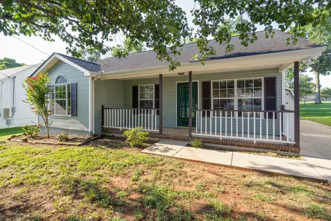 305 Cedar Park Cir, La Vergne, TN 37086