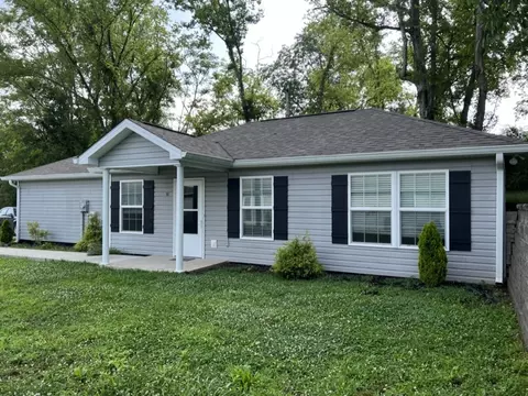 92 College Ave, Centerville, TN 37033