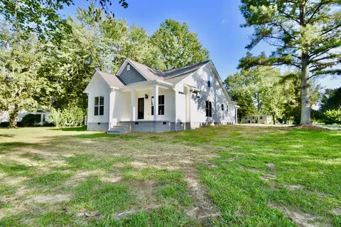 400 Carrie Ln, Loretto, TN 38469