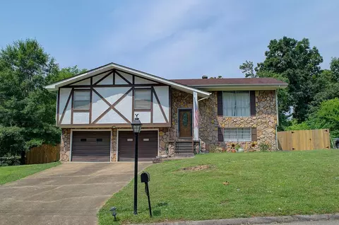 8439 Dunnhill Ln, Hixson, TN 37343