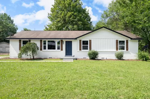213 W Hutchinson Dr, Smyrna, TN 37167