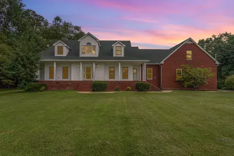 301 Dug Hill Rd, Bon Aqua, TN 37025