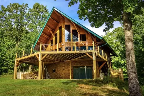 536 Pelham Pt Trl, Pelham, TN 37366