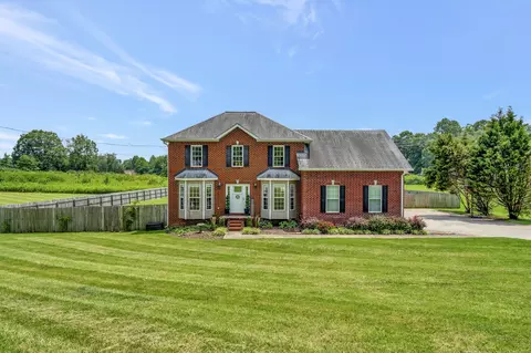 1212 Old East Side Rd, Burns, TN 37029
