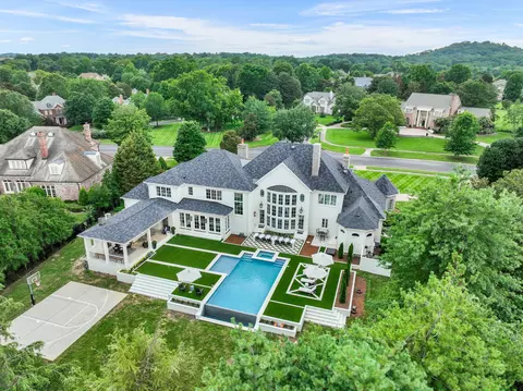5031 Hill Place Dr, Nashville, TN 37205