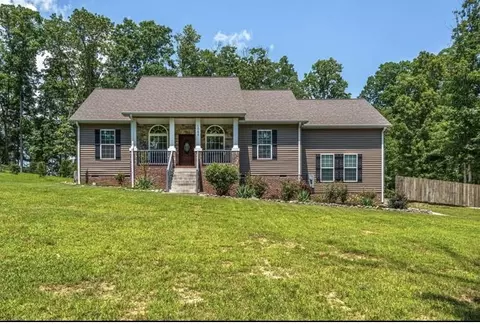 1085 Garton Rd, Burns, TN 37029