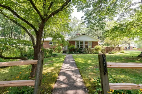 105 Wildwood Dr, Tullahoma, TN 37388