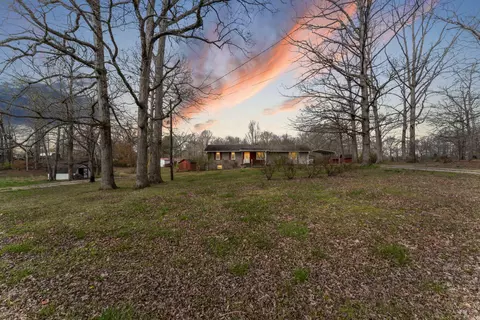 9062 E 40 Rd, Bon Aqua, TN 37025