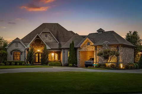 8075 Jonathan Dr, Ooltewah, TN 37363