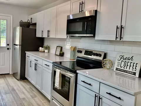 709 W 4th St, Dickson, TN 37055 photo 3