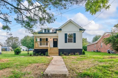 709 W 4th St, Dickson, TN 37055