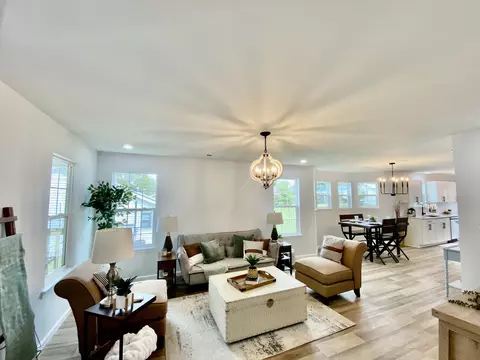 709 W 4th St, Dickson, TN 37055 photo 5