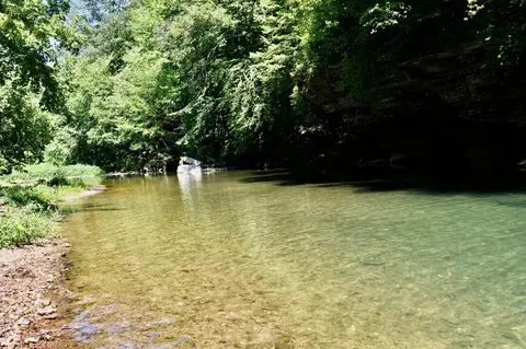 3951 Knob Creek Rd, Lawrenceburg, TN 38464