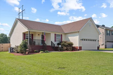 1041 Creekview Dr, Columbia, TN 38401