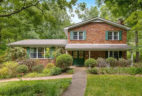 1112 W Crown Point Rd, Signal Mountain, TN 37377