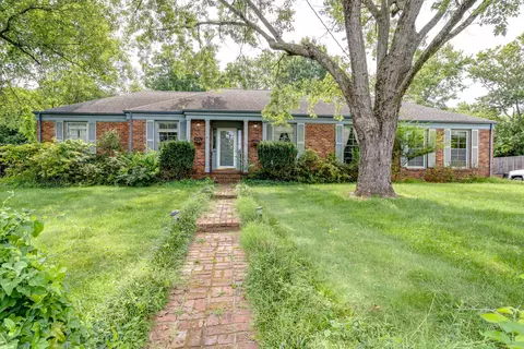 1016 Edwin Warner Dr, Nashville, TN 37205