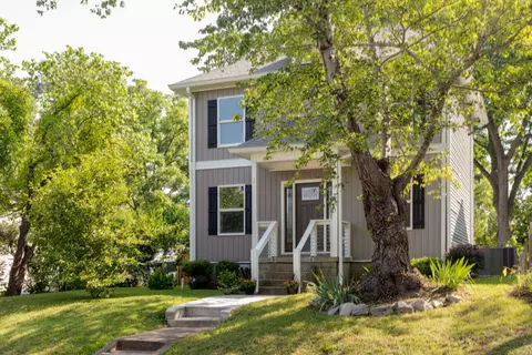 401 E Rickert Ave, Dickson, TN 37055 photo 2