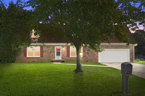1571 Barrett Dr, Clarksville, TN 37043