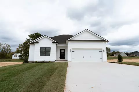 6 Stars Ln, Scottsville, KY 42164
