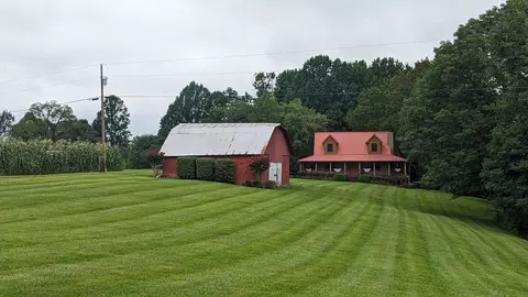 1090 Johnny Spears Rd, Westmoreland, TN 37186