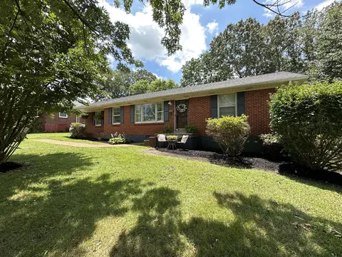401 S Pawnee Dr S, Springfield, TN 37172