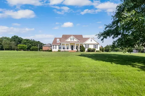 468 Clubhouse Ln, Clarksville, TN 37043
