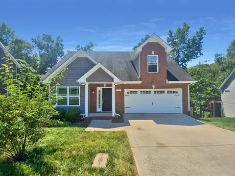 626 Hidden Valley Dr, Clarksville, TN 37040