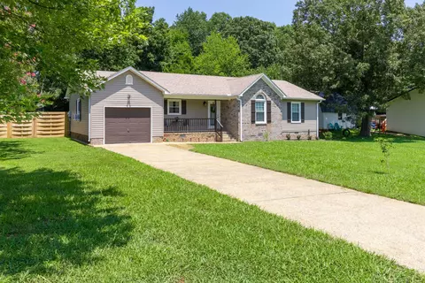 1702 Briarwood Dr, Lawrenceburg, TN 38464