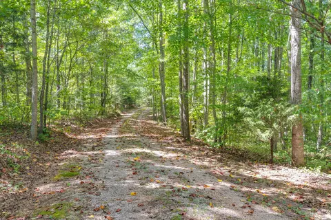 1500 Trace Creek Rd, Hohenwald, TN 38462