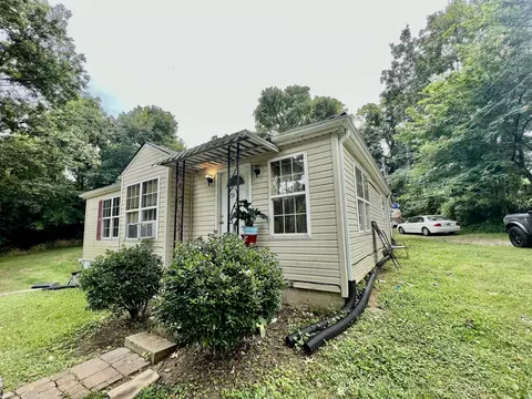 1014 Charlotte St, Clarksville, TN 37040