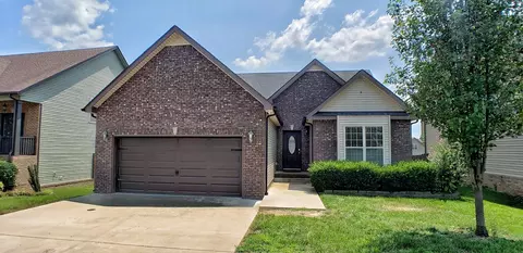 614 Snowshoe Ln, Clarksville, TN 37040