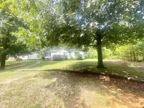 881 Powers Blvd, Waverly, TN 37185