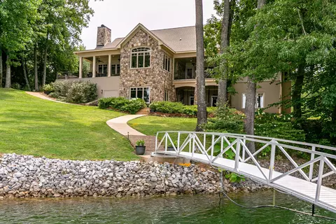 814 Bluff Dr, Winchester, TN 37398