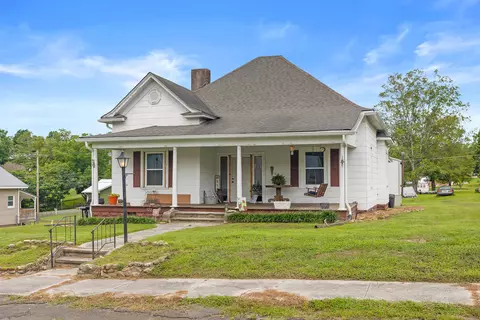 622 Georgia Ave, Etowah, TN 37331