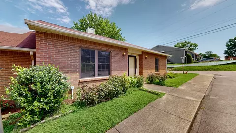 200 Mayflower Ln S, Madison, TN 37115