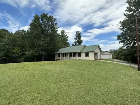 620 Pine Lake Rd, Lexington, TN 38351
