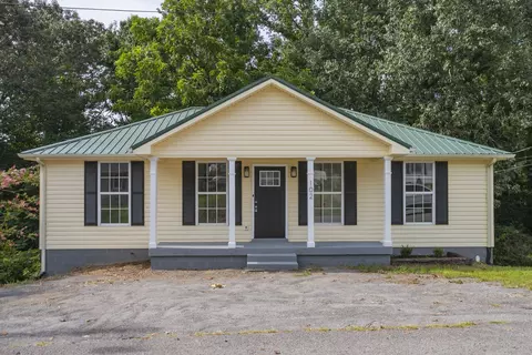 102 Fairview Cir, Ashland City, TN 37015